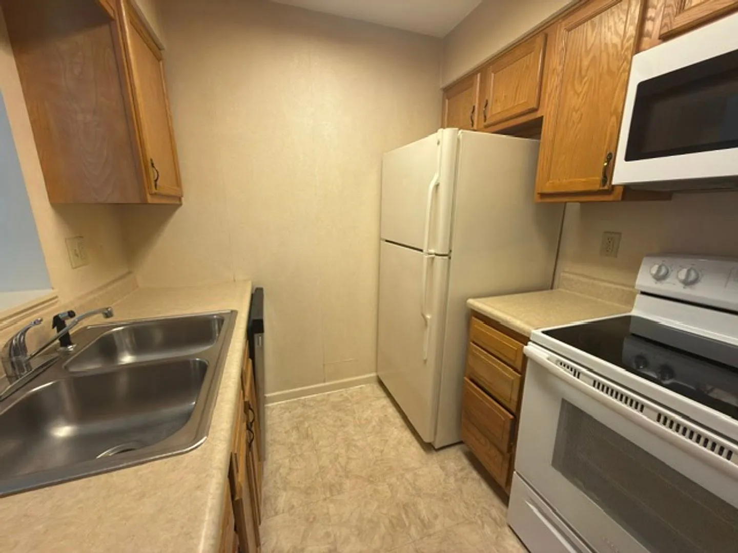 1308 Arthur Ave — Photo 4