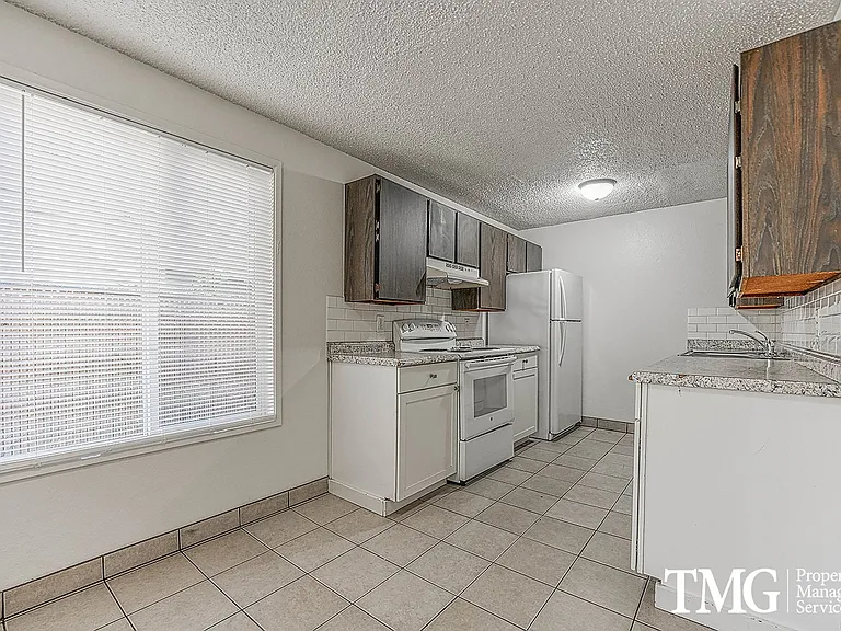 Willow Creek Apartments — Photo 5