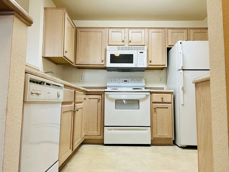 913 Westridge Dr #10 — Photo 6