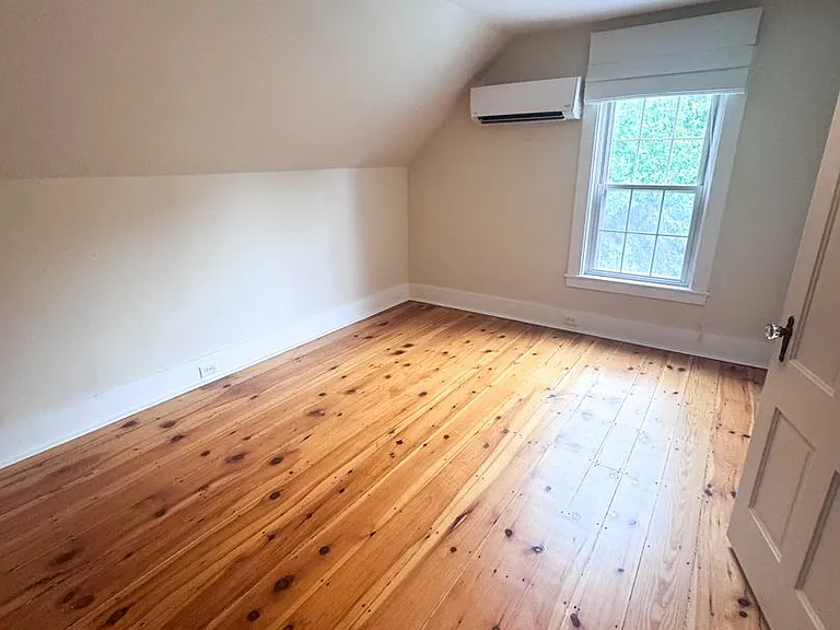 371 Middle St — Photo 15