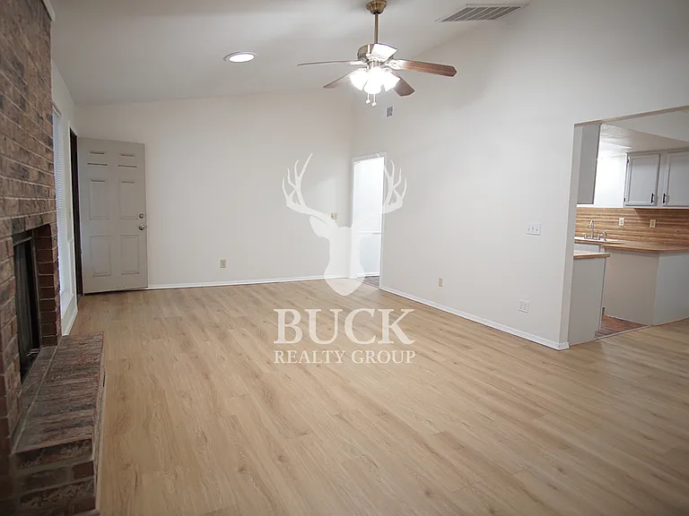 1628 Kavel Dr — Photo 11