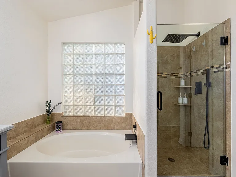 3514 N Diego — Photo 14