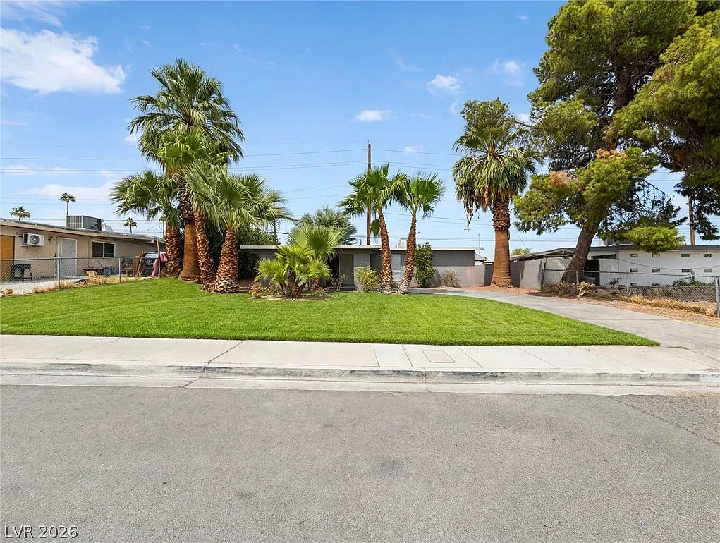 3 bed, 2.0 bath, 1161 sqft, $1,955 — Photo 4