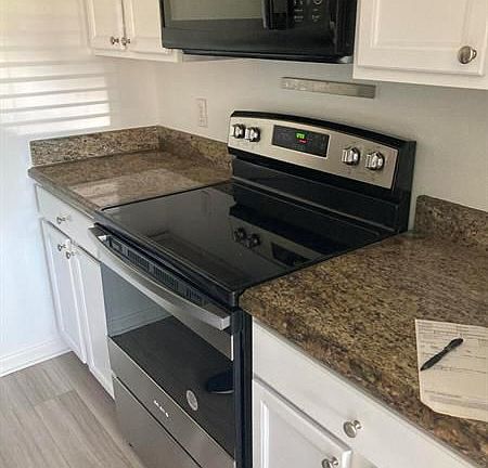 2nd image of 1014 NE 9th Ave #2