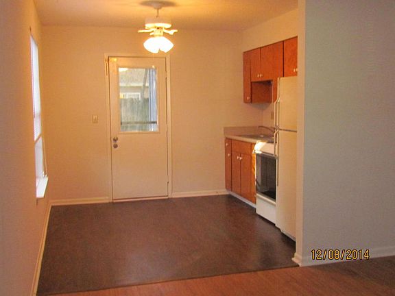 3rd image of 412 Cedar Ave N APT A