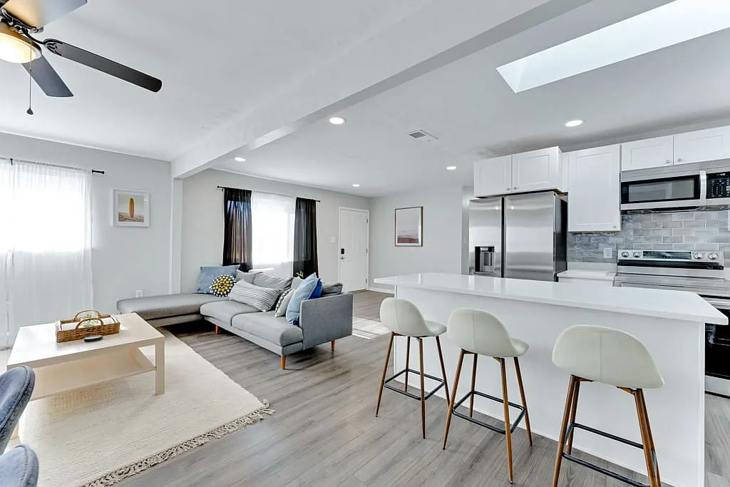 3 bed, 1200 sqft, $4,750 — Photo 3