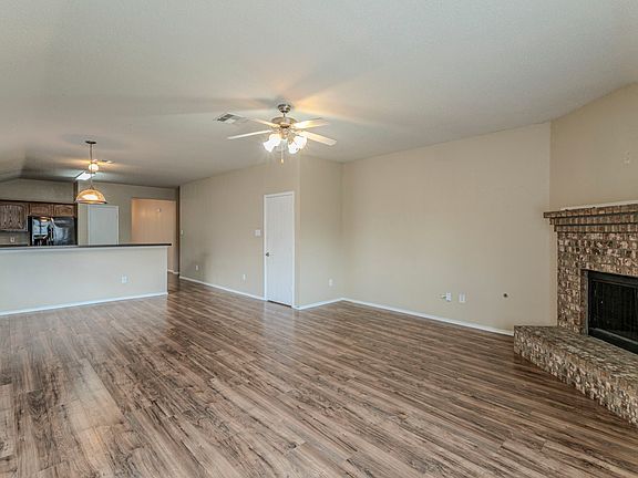 4th image of 1311 Chapman Dr