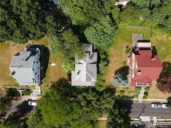 5th image of 326 Seneca Ave