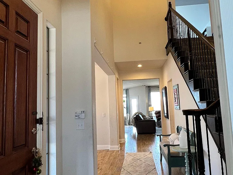 1912 Van Landingham Dr — Photo 4