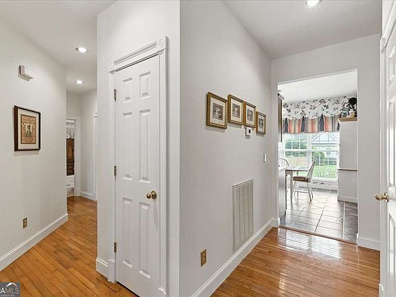 5th image of 3 Belmont Ct SE