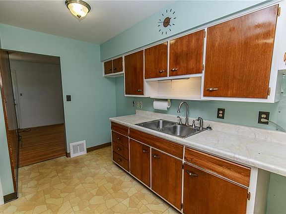 4th image of 4676 Winter Ln