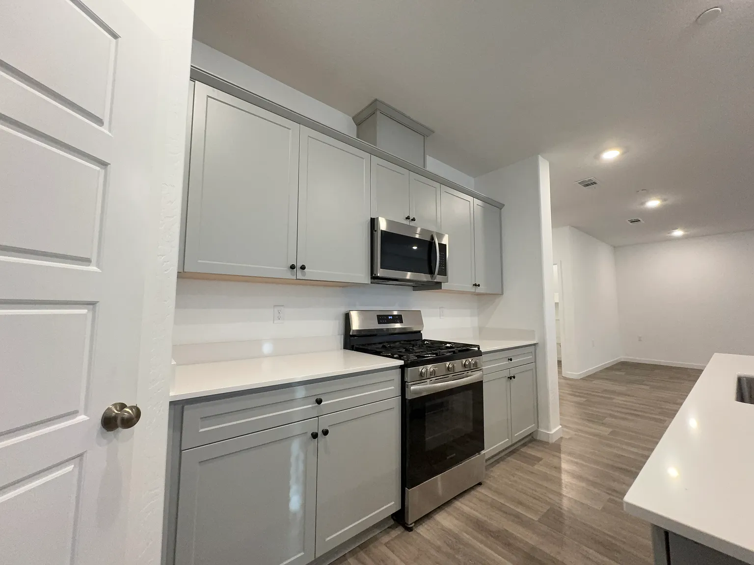 4 bed, 2103 sqft, $2,800 — Photo 4