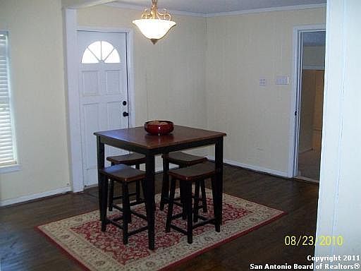 3rd image of 912 Zanderson Ave