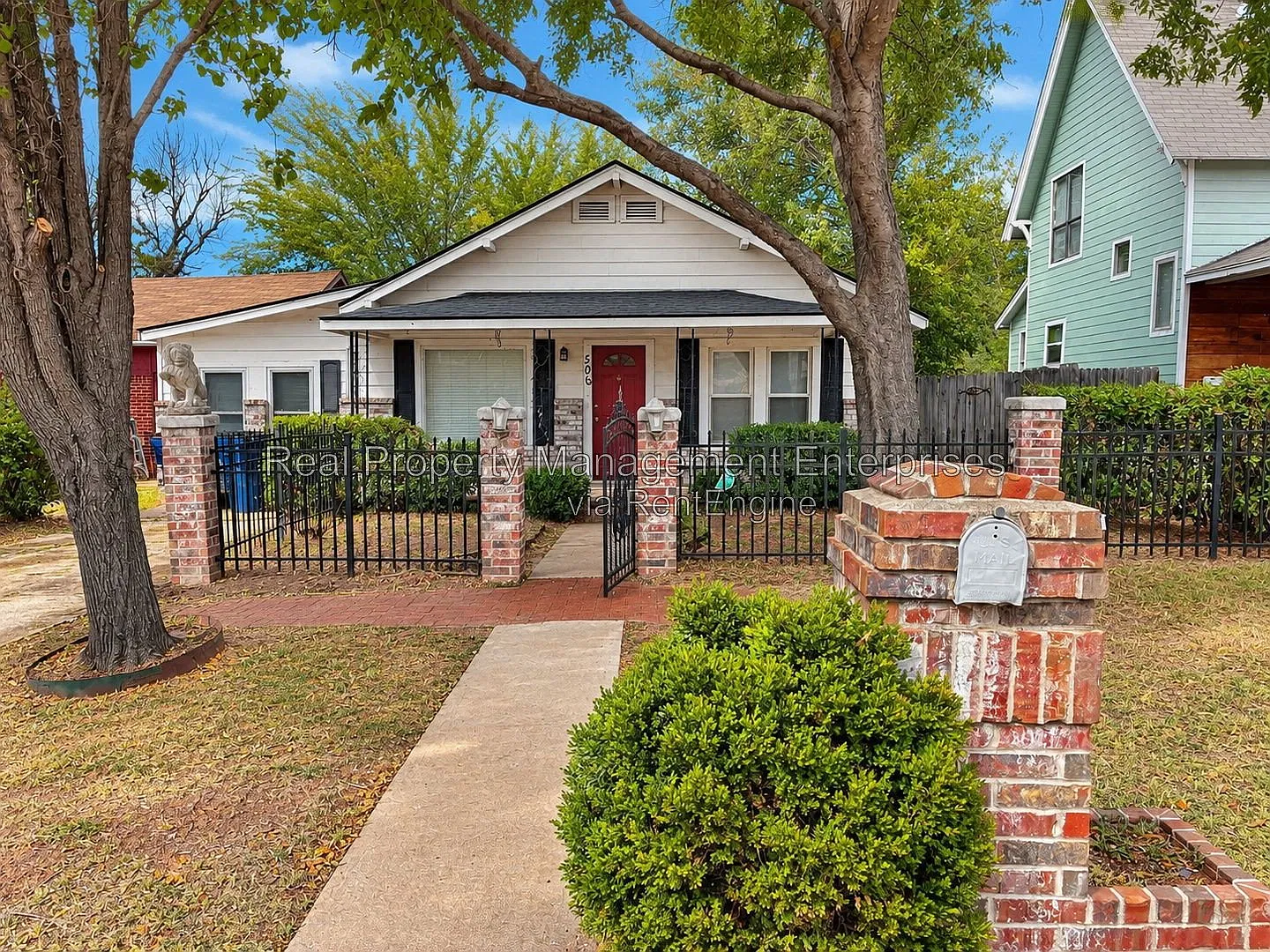 3 bed, 1.5 bath, 1000 sqft, $1,295 — Photo 2
