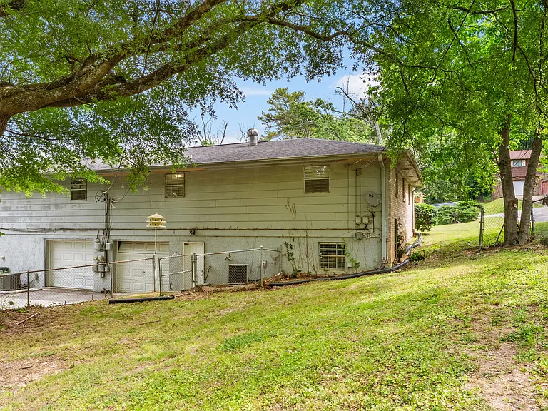 7166 Holland Ln — Photo 32