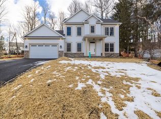 28 Watchet Ln, Fairport, NY 14450