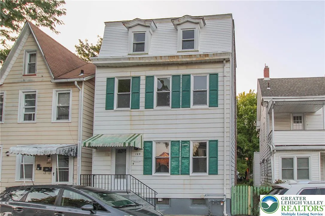5 bed, 1222 sqft, $2,400 — Photo 1