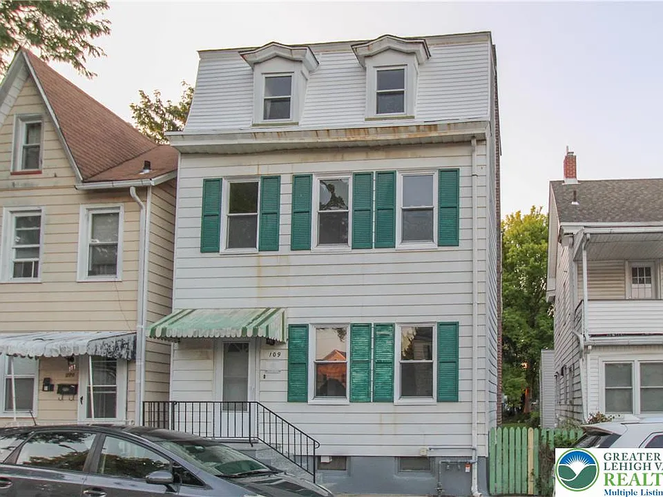 109 W Saint Joseph St