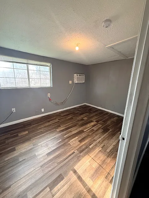 Building Photo - 605 Gazin St #4
