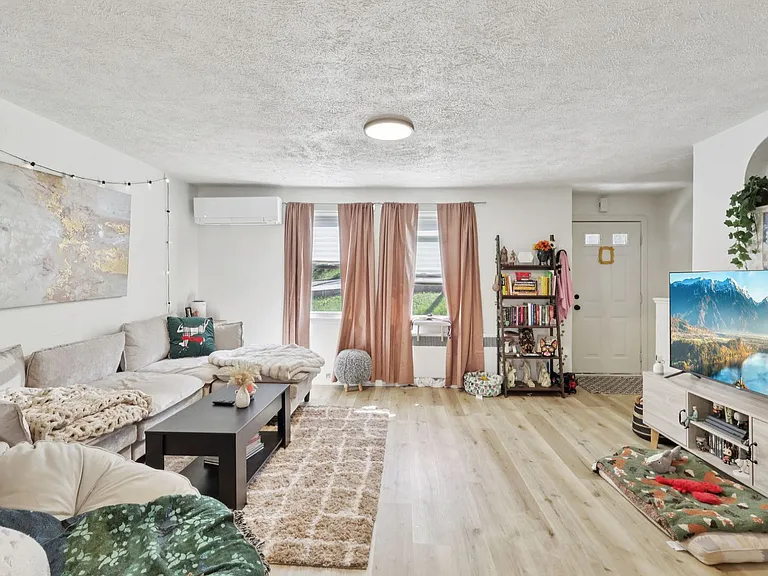 Charming 1, 2, and 3-Bedroom Townhomes in a Quiet Pittsburgh Neighborhood — Photo 70