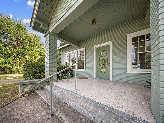 3rd image of 337 College St
