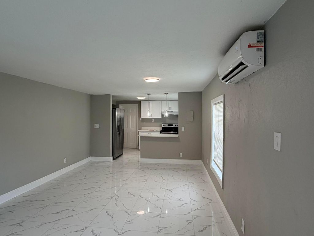 605 NW 9TH Avenue, photo 5