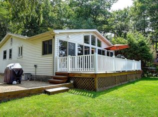 53 Island Rd, Holland, MA 01521