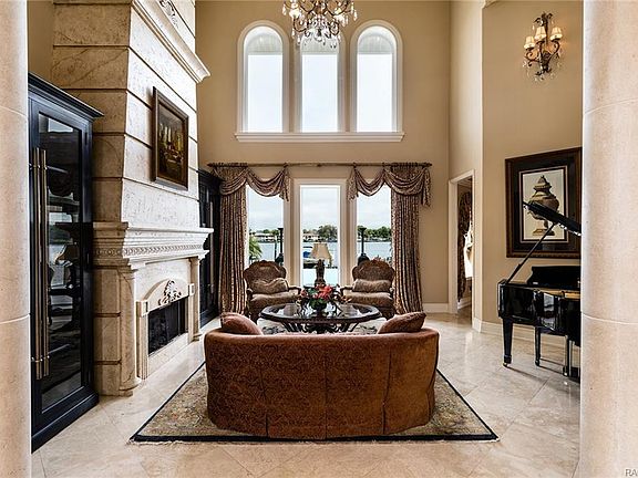 5th image of 2115 N Watersedge Dr