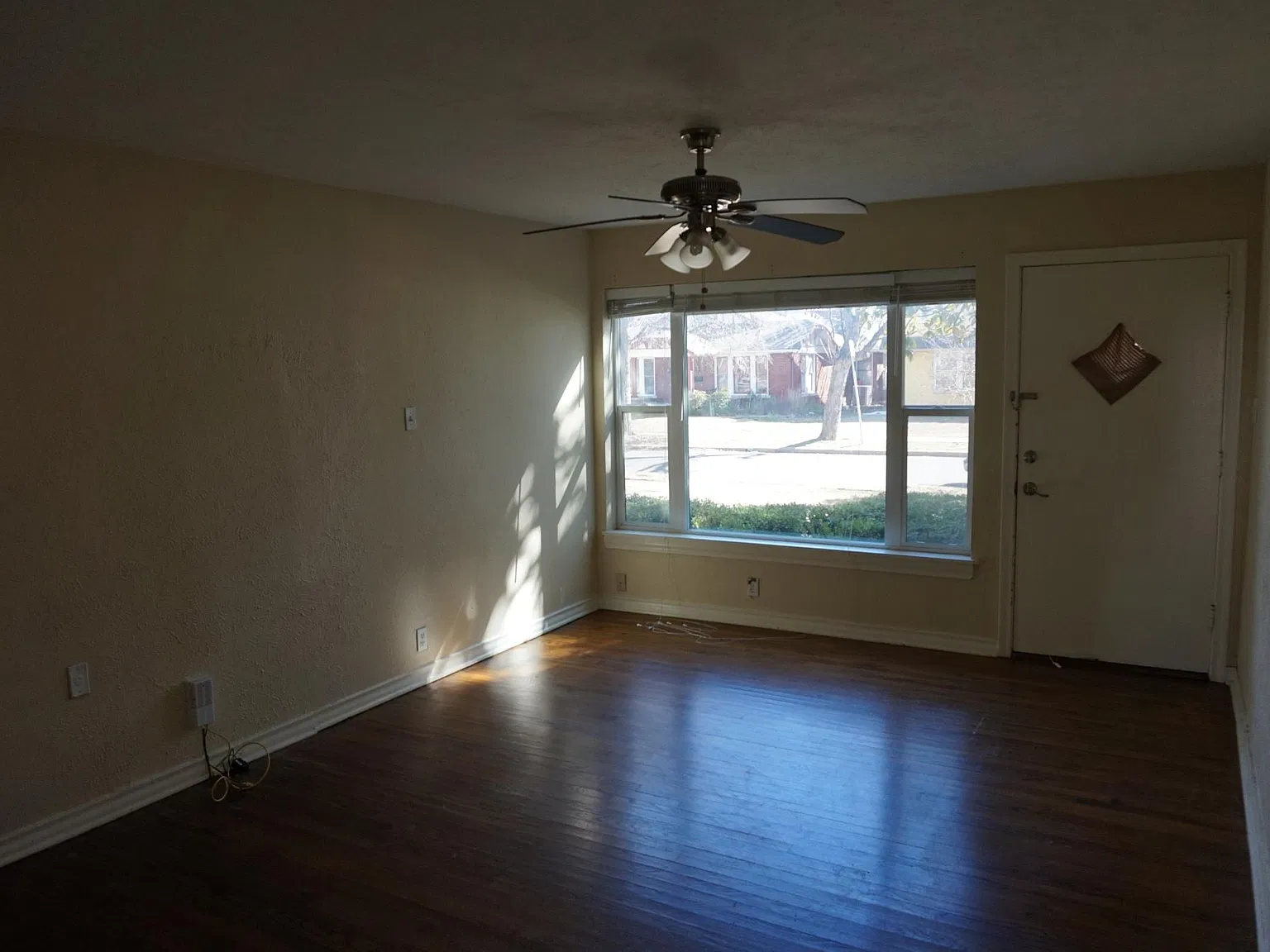 2 bed, 900 sqft, $1,950 — Photo 3