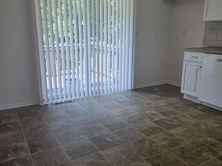 627 N Iowa St — Photo 9