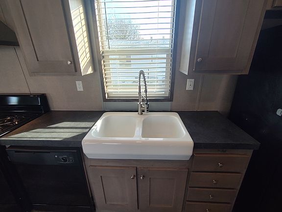 4th image of 411 E Kay St