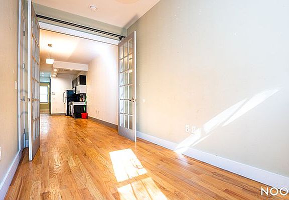5th image of 218 Stanhope St #1D