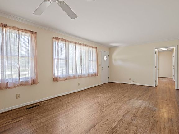 5th image of 126 Avon Dr