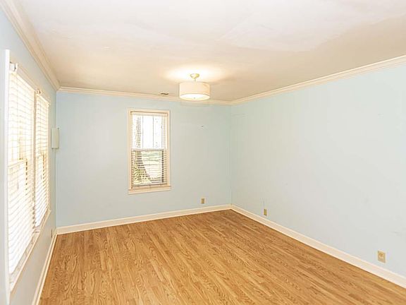 4th image of 5134 North Ave