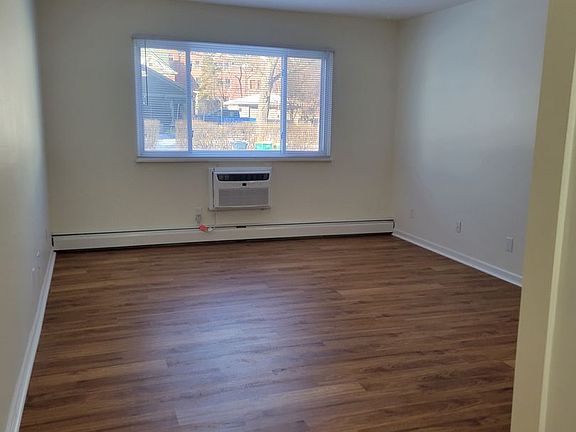 3rd image of 137 E Division St #208