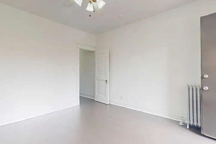 918 E. Hyde Park Boulevard — Photo 8