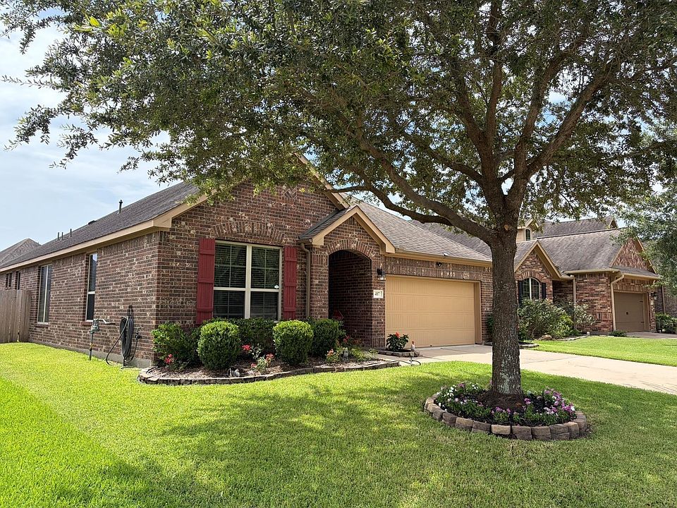 1st image of 407 Iris Rose Ct