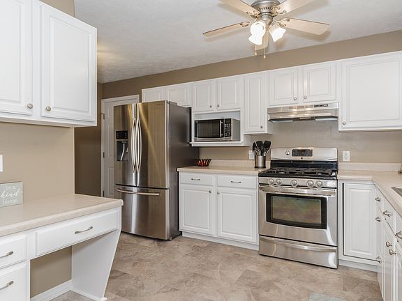 3rd image of 112 Lucern Dr
