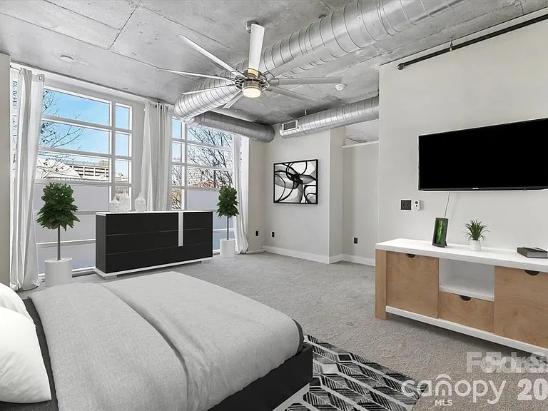 505 E 6th St #304 — Photo 14