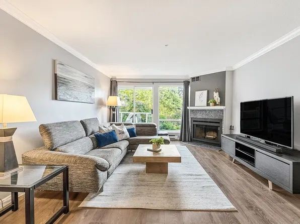 889 W 7th Ave #210, Vancouver, BC V5Z 1C2