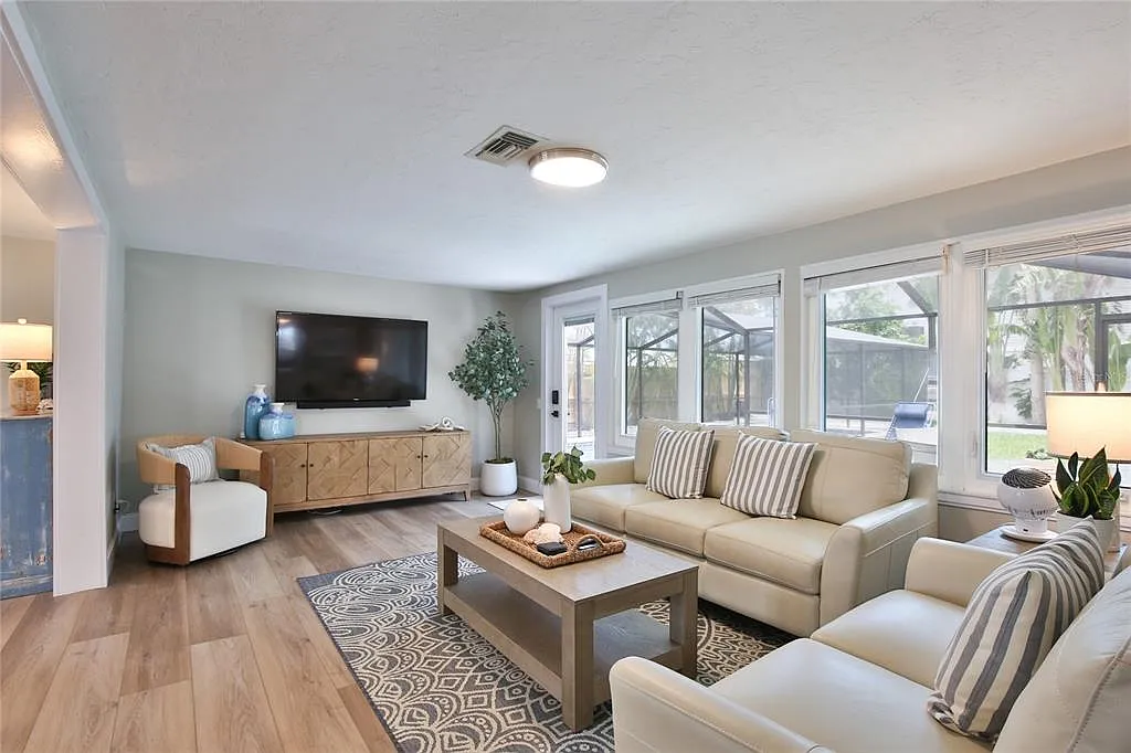 3 bed, 2.0 bath, 1452 sqft, $14,000 — Photo 4