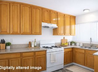 15425 Vanowen St #29, Van Nuys, CA 91406