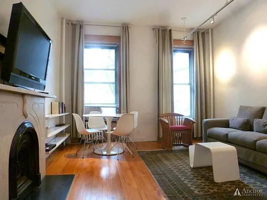 Rented by Anchor Associates | media 27