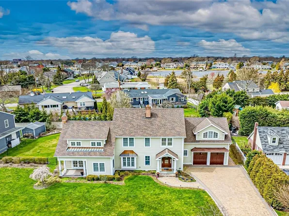 36 Overton Place, Babylon, NY 11702