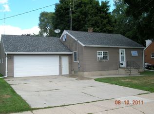 140 E Burnett St, Beaver Dam, WI 53916