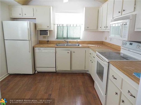 3rd image of 225 SE 10th St APT 6D