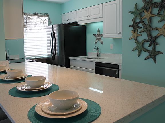 White Diamond quartz counter