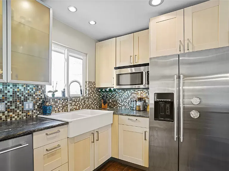 4555 Brookfield Dr — Photo 13