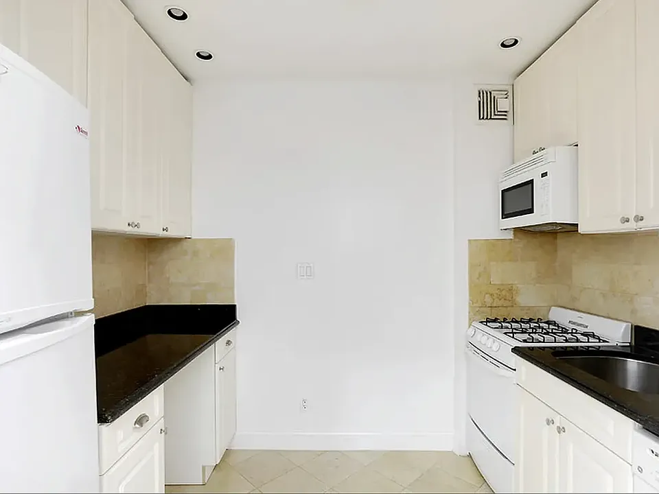 172 E 91st St #4G