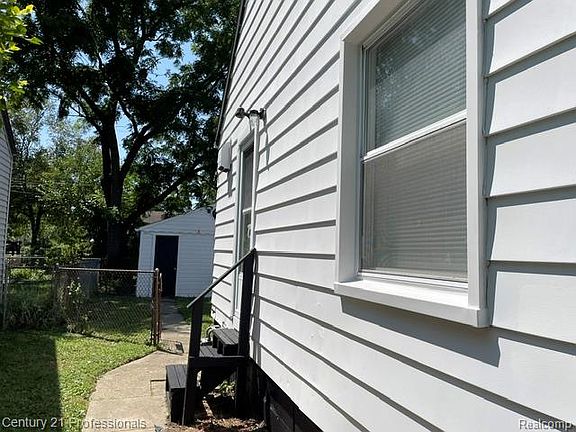 3rd image of 881 Garfield Ave
